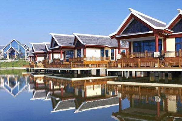 威海湯泊溫泉度假村+威海湯泊溫泉+雙人自助早餐·移步亦景、動靜相宜，營造一種遠離塵囂，回歸自然的寧靜，愜意的生活新方式